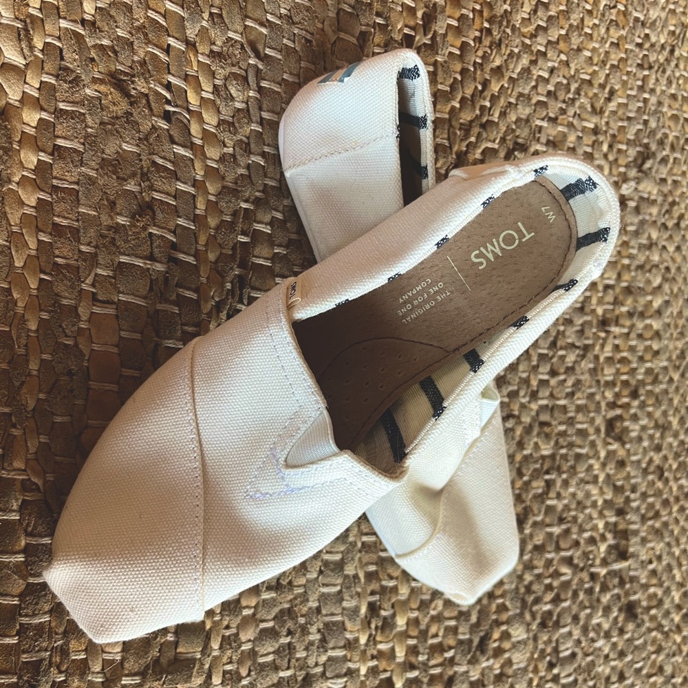 White TOMS Slip-Ons - Size W7